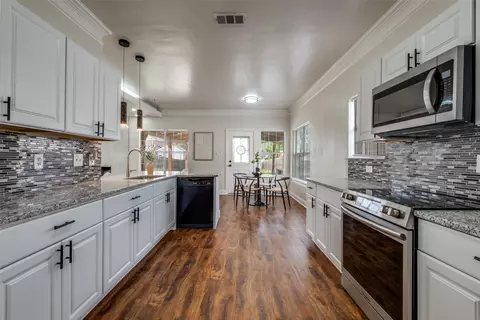Kitchen - 805 E Grubb Dr, Mesquite, TX 75149 photo 4 of 5