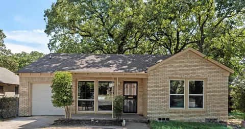 1404 N Riverside Dr, Fort Worth, TX 76111