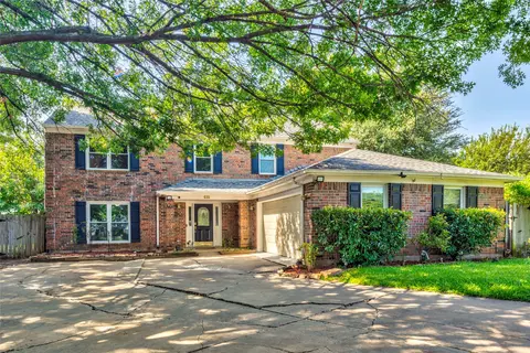 610 Valley Mills Dr, Arlington, TX 76018