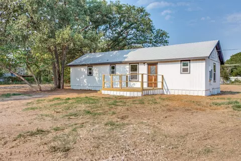 334 Briar Oaks Dr, Azle, TX 76020