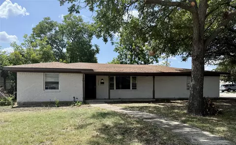 5400 Stephanie Dr, Haltom City, TX 76117