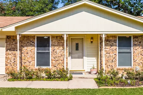 1913 Galahad Ln, Arlington, TX 76014