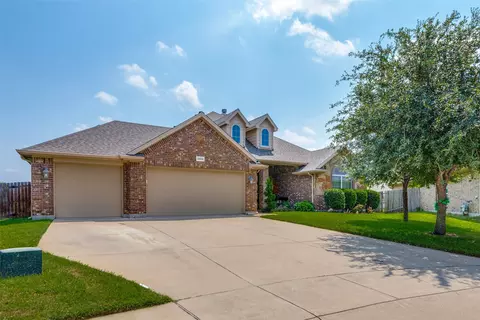 2424 Silverthorn Ct, Fort Worth, TX 76177