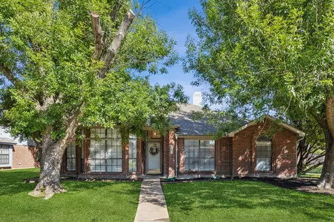 226 E Ridgegate Dr, Garland, TX 75040