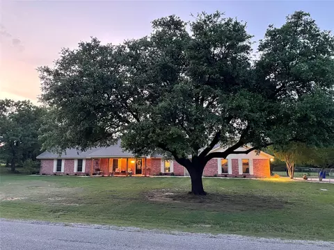 942 Diana Ln, Stephenville, TX 76401