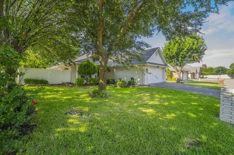 100 Sunglow Loop, Red Oak, TX 75154
