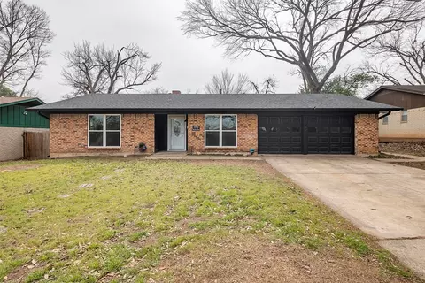 1710 Brooks Dr, Arlington, TX 76012