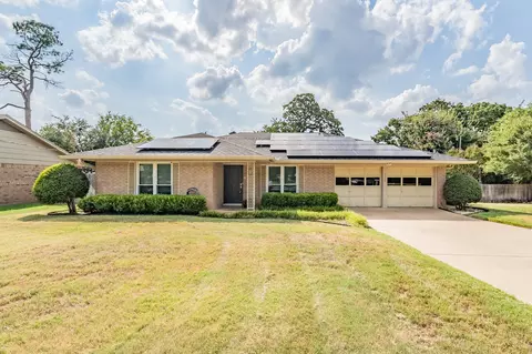 1902 Green Meadow Ct, Arlington, TX 76013