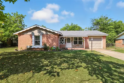 703 Paula St, Kennedale, TX 76060
