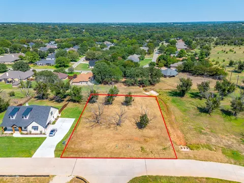2201 Middlewood Cir, Granbury, TX 76049