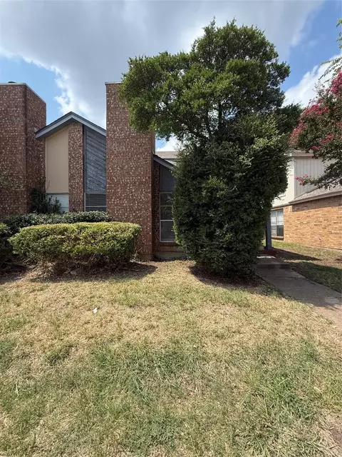 2324 Summer Place Dr, Arlington, TX 76014