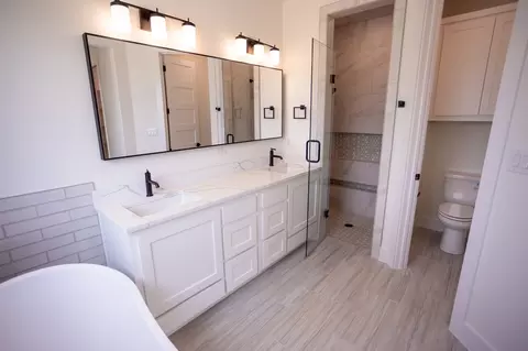 Bath - 3080 Willow Rd, Celeste, TX 75423 photo 3 of 6