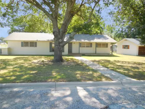 1249 N Holland St, De Leon, TX 76444
