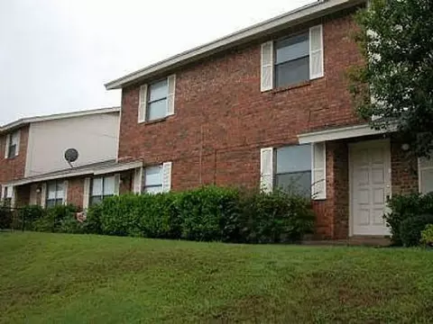 2713 Hurstview Dr, Hurst, TX 76054