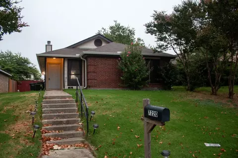 7220 Blackthorn Dr, Fort Worth, TX 76137