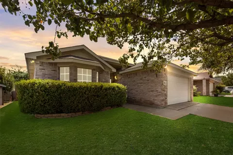 9961 Long Rifle Dr, Fort Worth, TX 76108