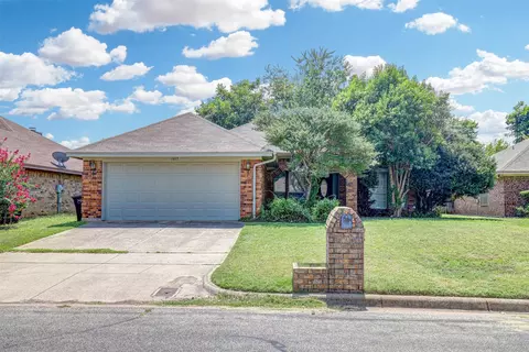 1813 Dorchester St, Fort Worth, TX 76134