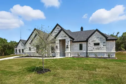 1055 Glenoaks Dr, Weatherford, TX 76088