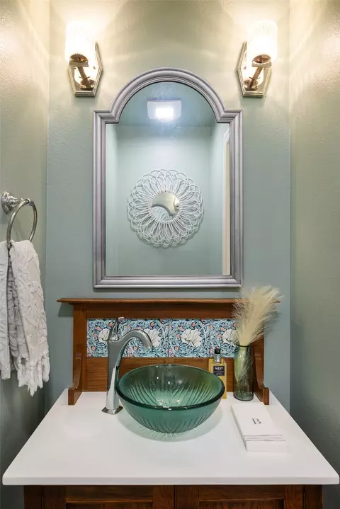 Bath - 1439 Mapleton Dr, Dallas, TX 75228 photo 1 of 5