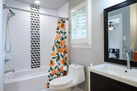 Bath - 1439 Mapleton Dr, Dallas, TX 75228 photo 2 of 5