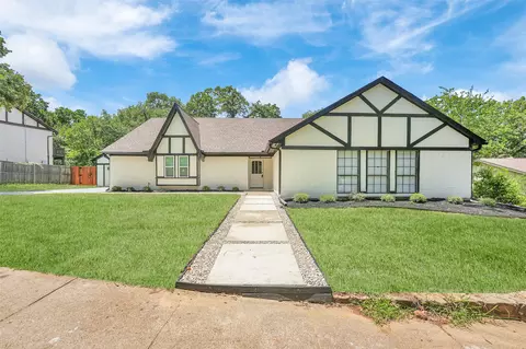 1820 Burr Oak St, Arlington, TX 76012