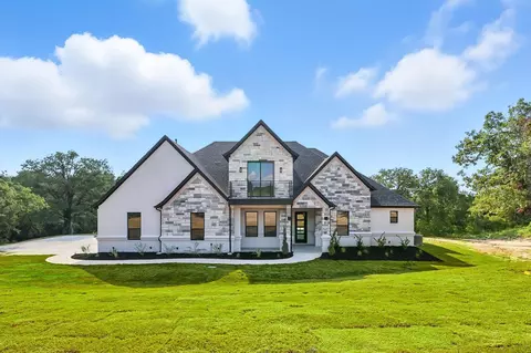 1068 Glenoaks Dr, Weatherford, TX 76088