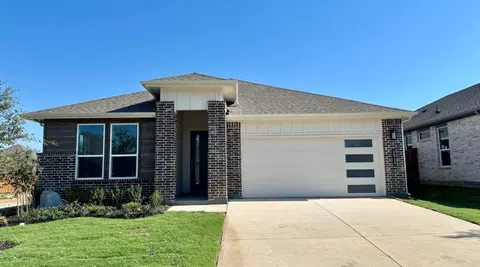 2513 Goldfinch Dr, Denton, TX 76205