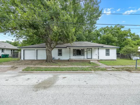 421 Elba St, Bowie, TX 76230