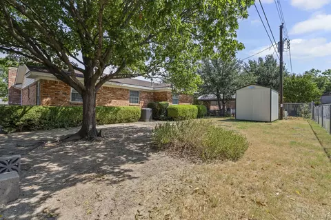 Exterior - 4518 Moler St, Dallas, TX 75211 photo 5 of 8