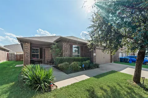401 Fawn Hill Dr, Fort Worth, TX 76134