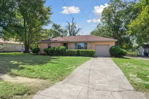 252 E Main St, Van, TX 75790