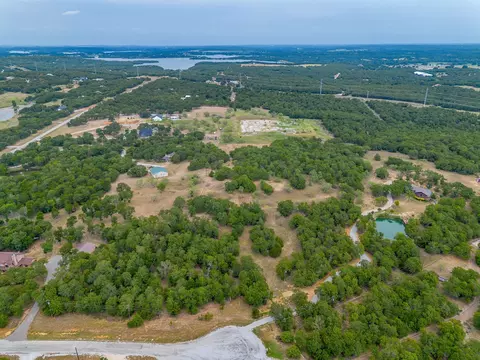 205 Pheasant Run, Sunset, TX 76270 photo 2