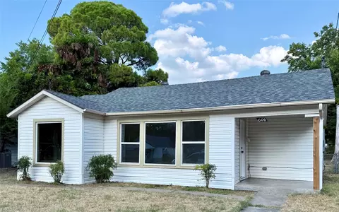 606 Worthview Dr, River Oaks, TX 76114