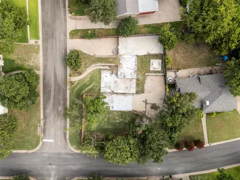 711 Forest Oaks Dr, Woodway, TX 76712