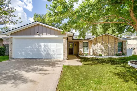 125 Cimarron Ln, Arlington, TX 76014