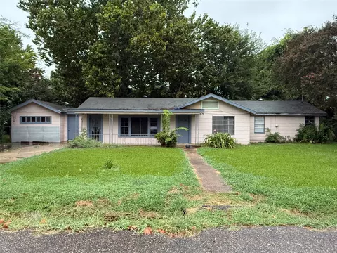 1805 Traffic St, Bossier City, LA 71111
