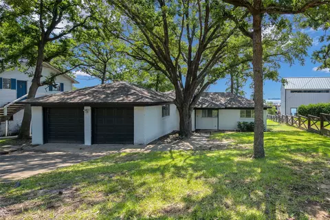 125 Pebble Beach Dr, Mabank, TX 75156