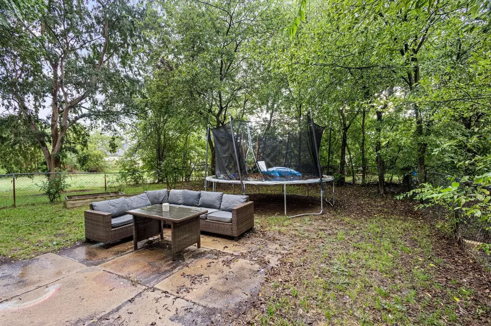 Exterior - 4018 Gordon St, Greenville, TX 75401 photo 5 of 8