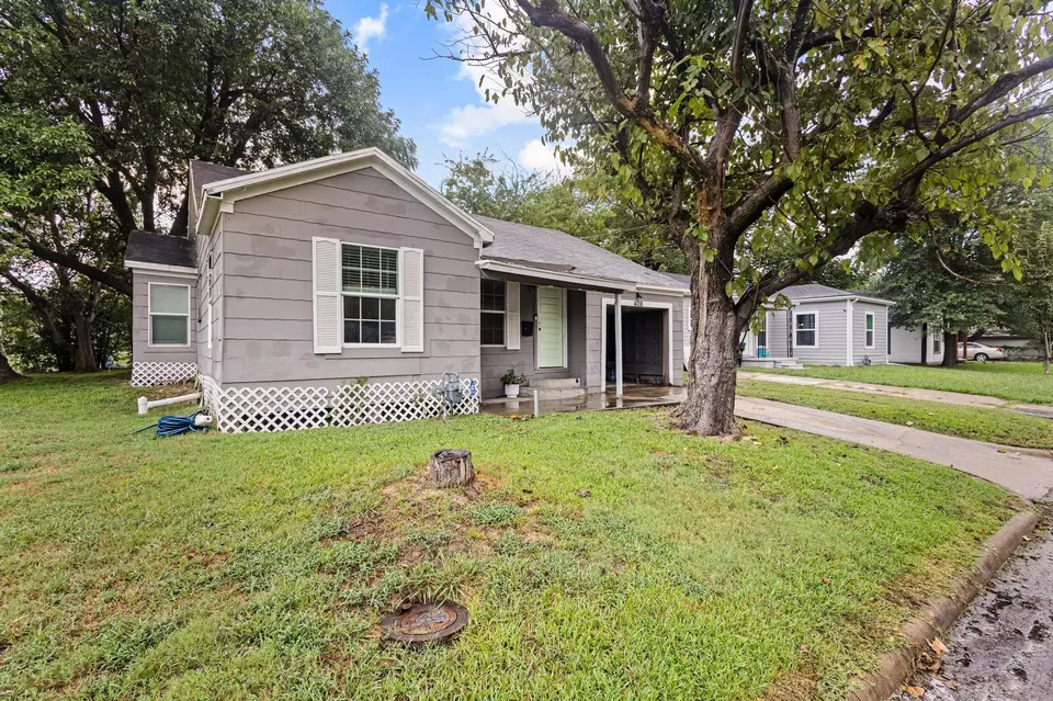 Exterior - 4018 Gordon St, Greenville, TX 75401 photo 2 of 8