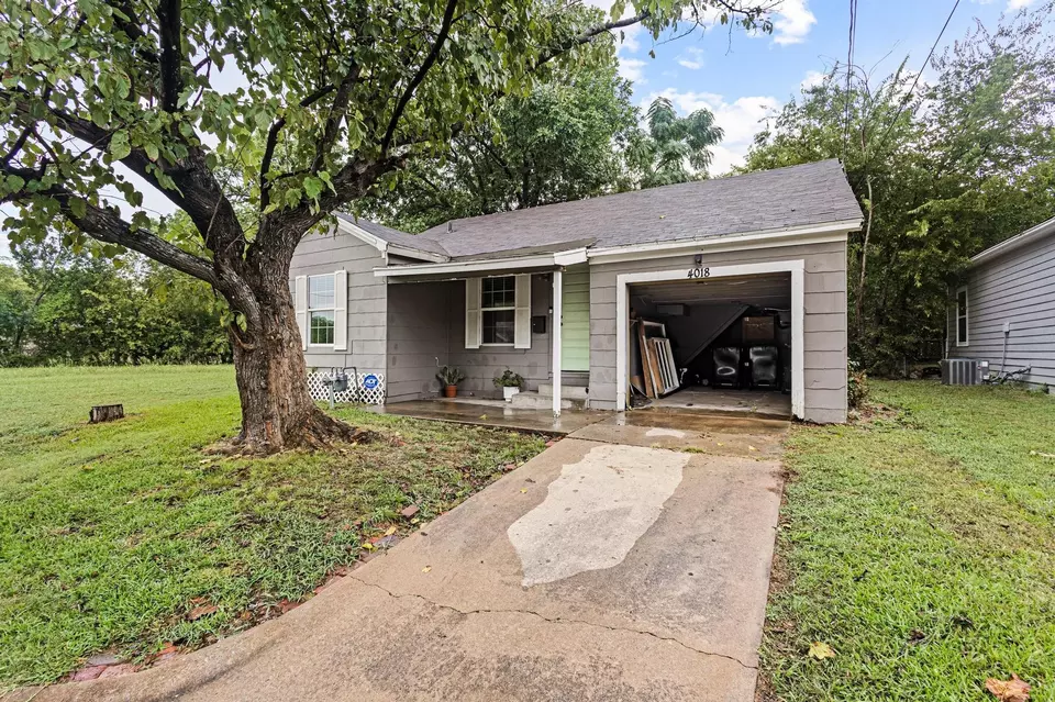 Exterior - 4018 Gordon St, Greenville, TX 75401 photo 3 of 8