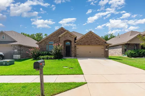 1818 Vallana Dr, Gainesville, TX 76240