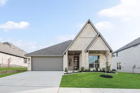 214 Comanche Trl, Alvarado, TX 76009