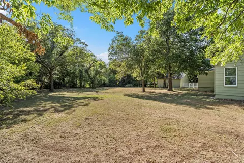 Exterior - 3636 N 26th St, Waco, TX 76708 photo 8 of 9