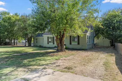 Exterior - 3636 N 26th St, Waco, TX 76708 photo 5 of 9