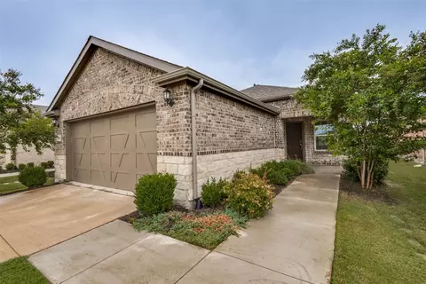 1260 Eagle Ln, Aubrey, TX 76227