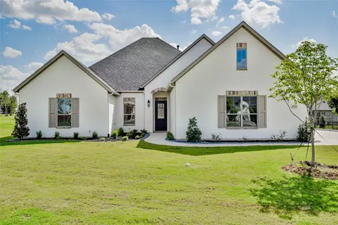 2719 Village Rd, Granbury, TX 76049