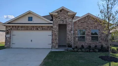 916 Boll Weevil Dr, Cleburne, TX 76031