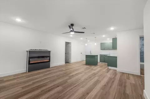 929 Glen Garden Dr, Fort Worth, TX 76104