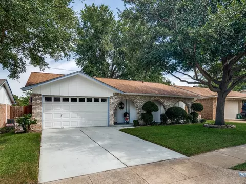 221 E Grubb Dr, Mesquite, TX 75149