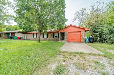 618 Burnett St, Wills Point, TX 75169